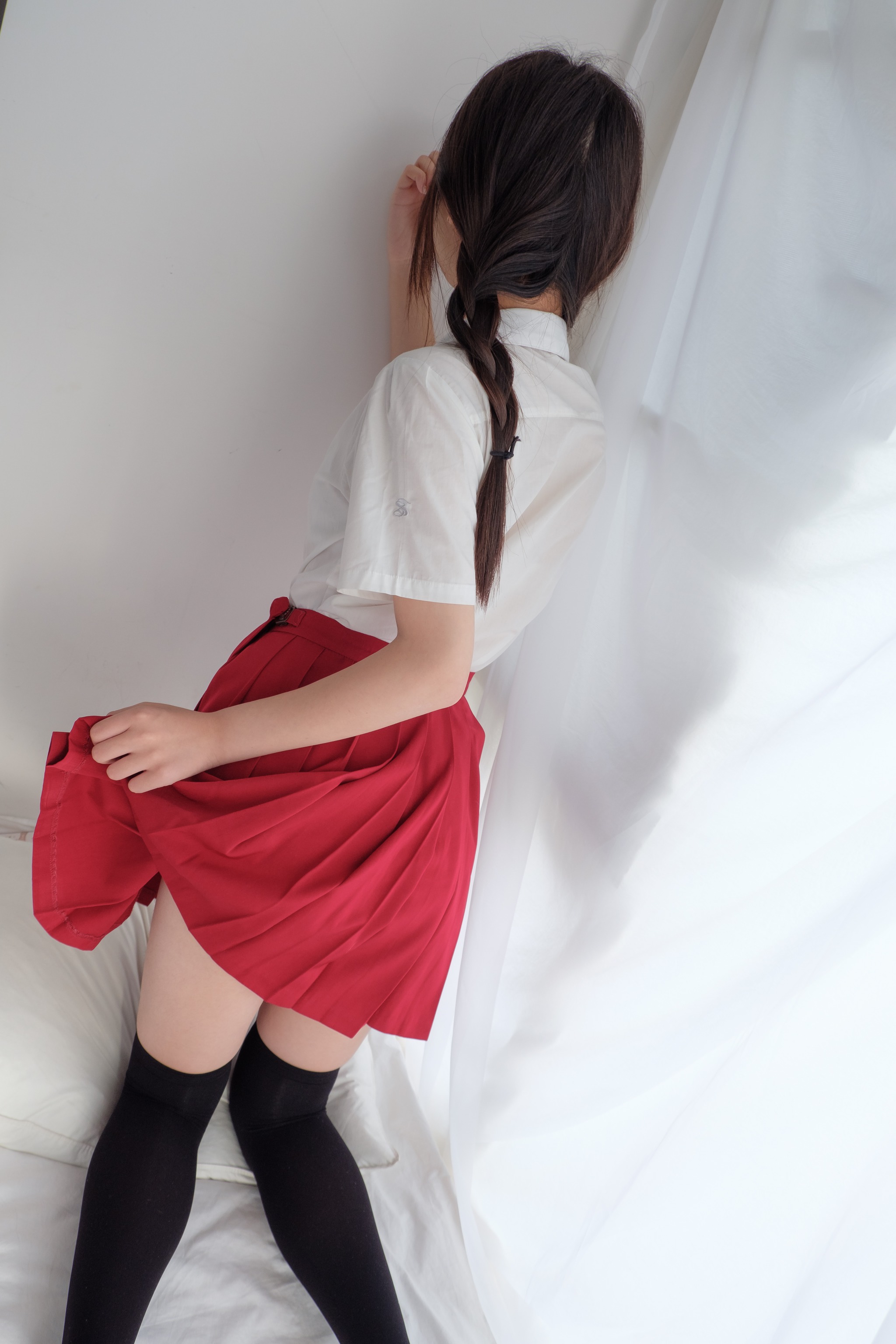 喵写真 VOL.013 红裙黑丝 [70P]-XikXak
